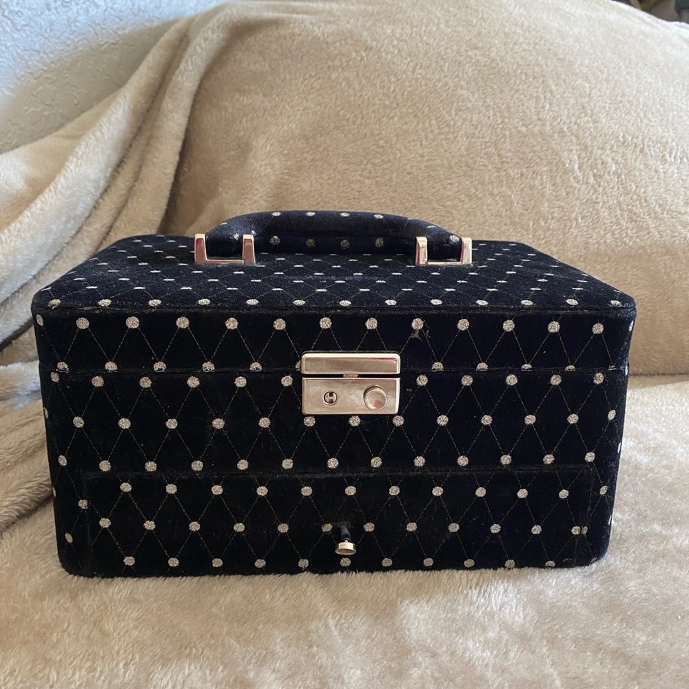 VICTORIAS SECRET MAKEUP STORAGE BOX